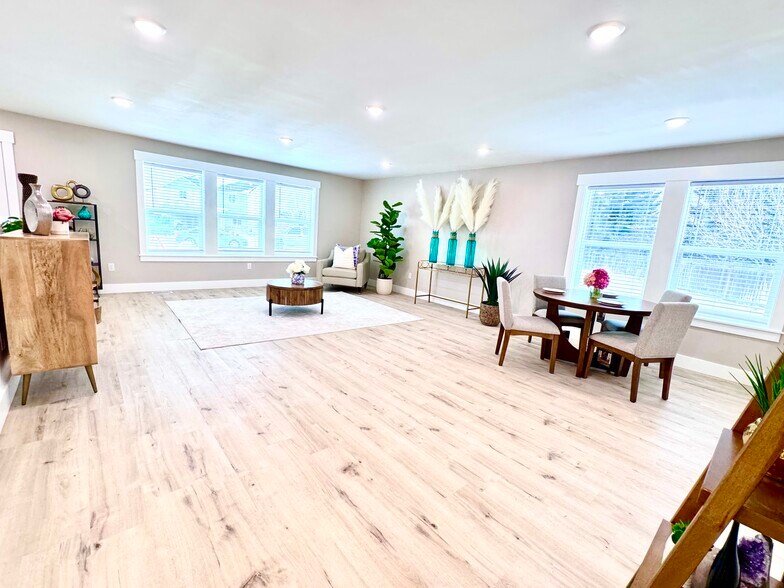 Building Photo - 3217 E Reynard Ln