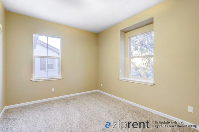 Building Photo - 3 br, 2.5 bath House - 484 N Ventura St, M...