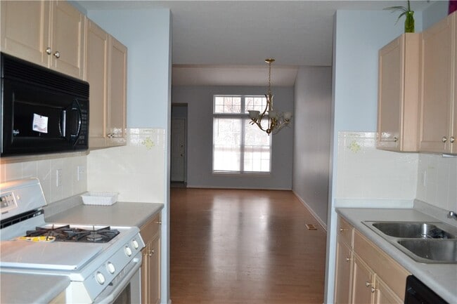 Building Photo - 24 Amberwood Pl