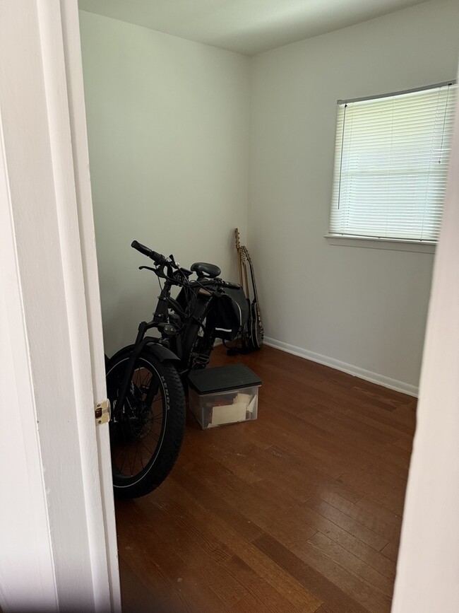 Building Photo - 140 College St