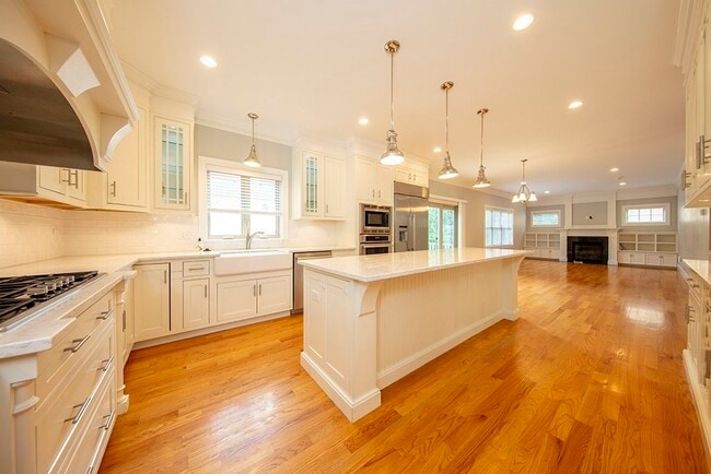 Building Photo - 33 Liberty Ave