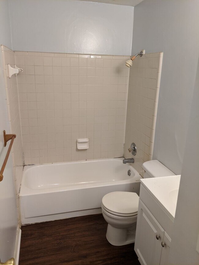 Building Photo - Cute 2 bedroom 2 bath townhome