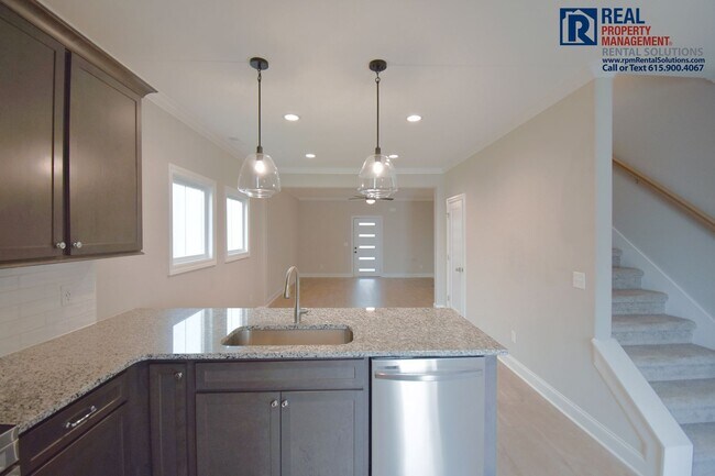Building Photo - Gorgeous and modern 2 bedroom townhome in the heart of Murfreesboro w/ neighborhood pool, hi-spee...