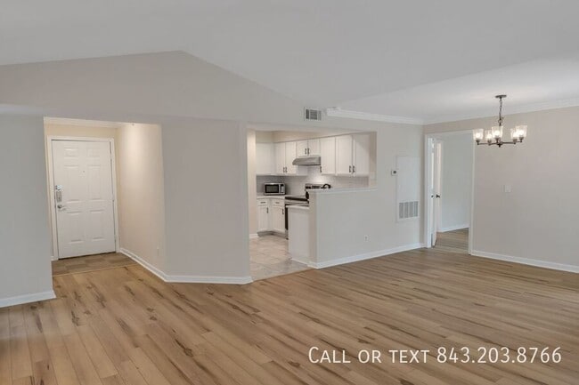 Building Photo - 700 Daniel Ellis Dr