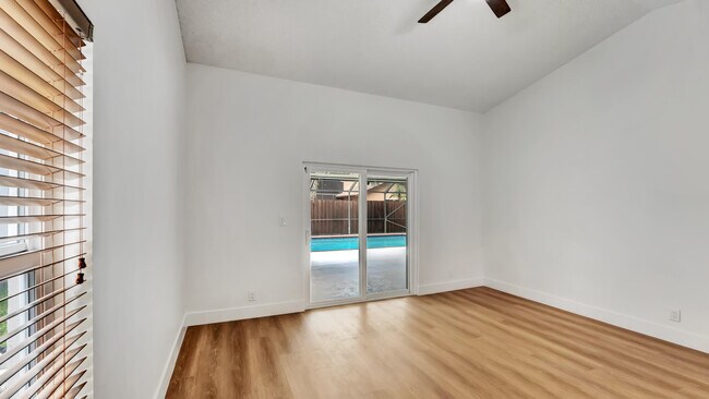 Building Photo - 20977 Country Creek Dr