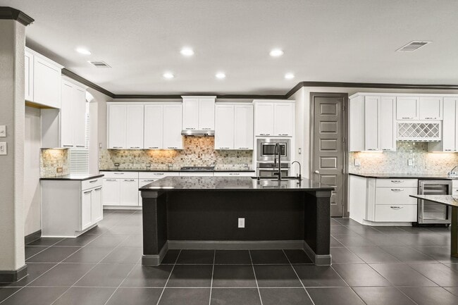 Building Photo - 14105 N Lake Branch Ln