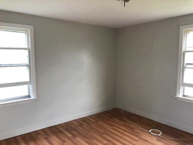 Building Photo - 211 Shoshone St