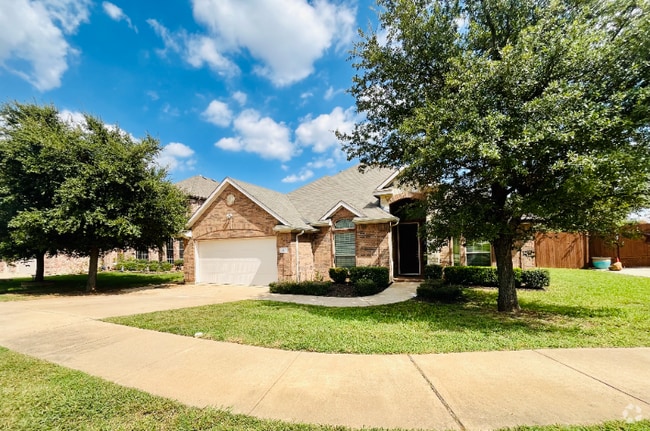 Building Photo - 11 Beechcreek Dr