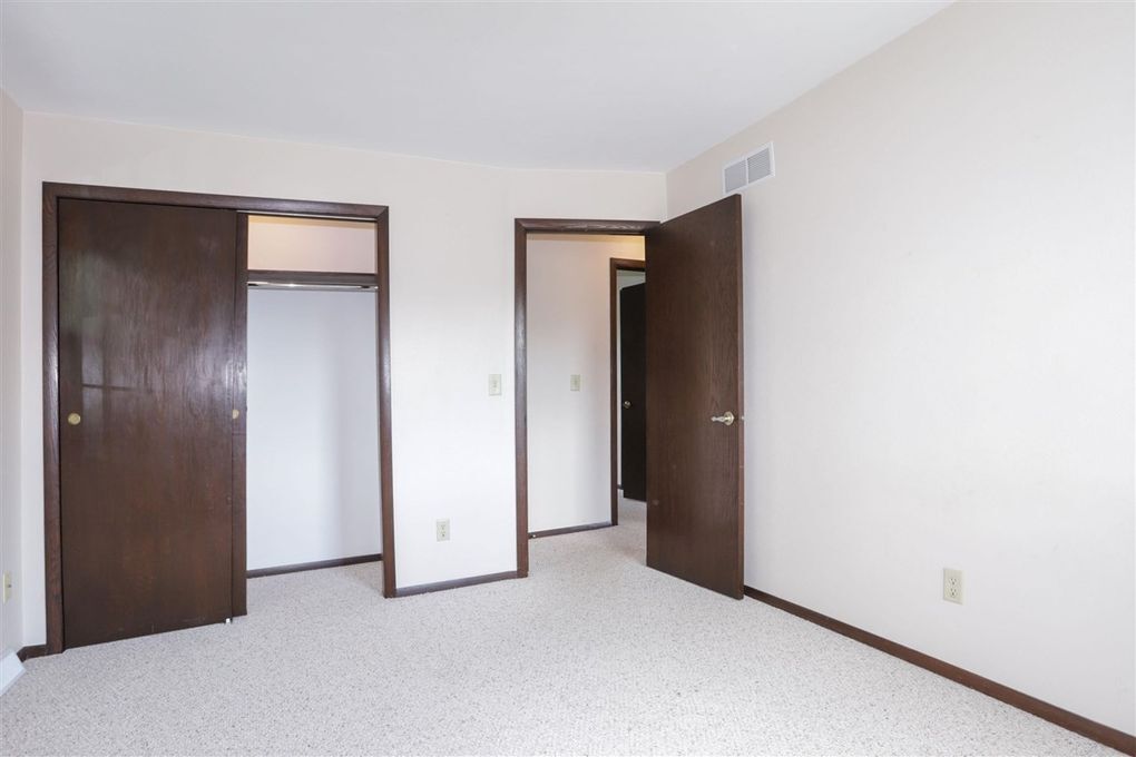 Bedroom 3 - 1140 S Bluemound Dr