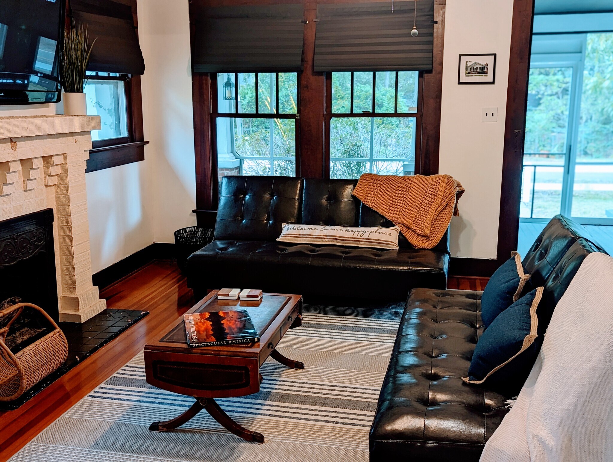 Living room - 1114 E Old Pass Rd
