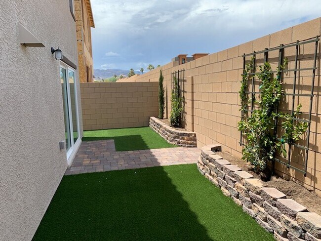 Building Photo - COMING SOON! NICE 4 BEDROOM HOME IN CENTENNIAL HILLS-NORTHWEST AREA!!!