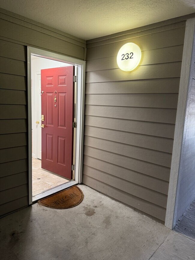 Building Photo - 2 Bedrooms with 2 Bathrooms at the Edge at...