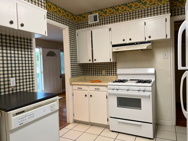 Building Photo - 22 Fairmont Dr