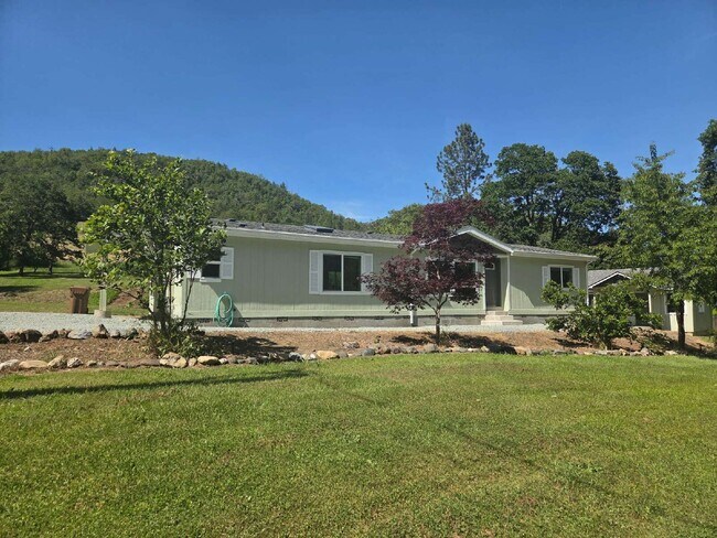 Building Photo - 3950 Shoestring Rd