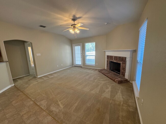 Building Photo - GATED COMMUNITY  |  3 BED  |  2 BATH  |  S...