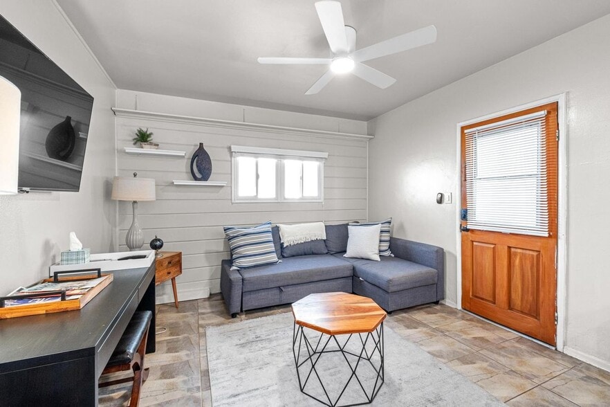 Building Photo - 58 10th Ct