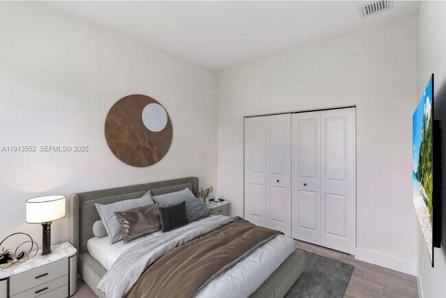 Building Photo - 710 Peacock Ave