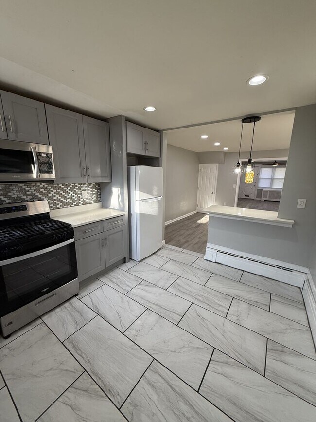 Building Photo - Beautiful 3 Bedroom Home – Updated & Move In Ready