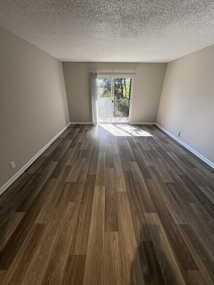 Building Photo - 1005 Hickory Hill Ln