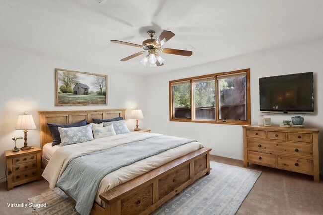 Building Photo - Adorable Townhome, 2 Master Bedroom Suites to Patio Living