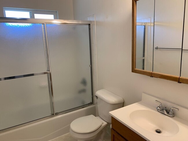 Building Photo - 558 Hazel Dell Way