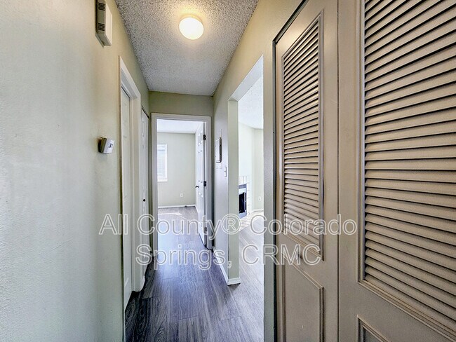 Building Photo - 1010 Mazatlan Cir