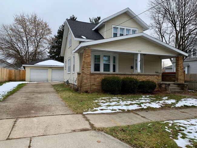Building Photo - Three Bedroom Home in Northeast Grand Rapids