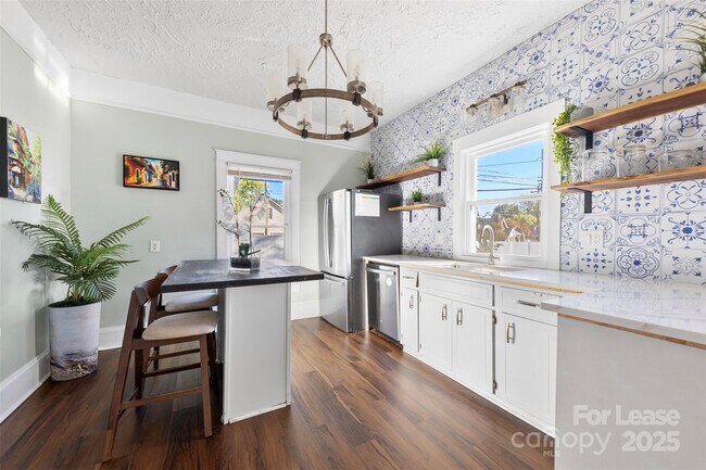 Building Photo - 604 Pearl Ave