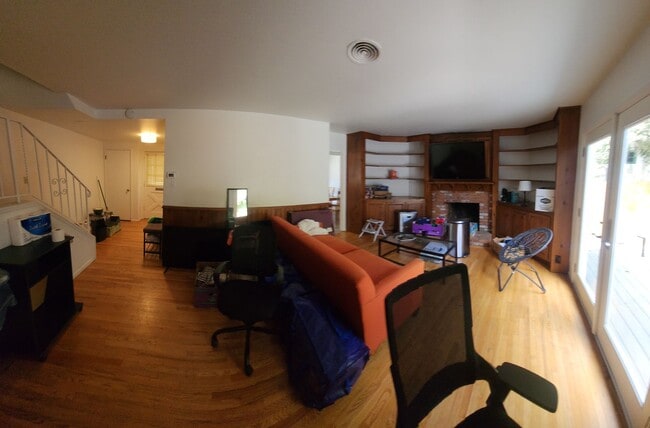 Building Photo - 6 bed 3 bath Spacious home near Cal Poly