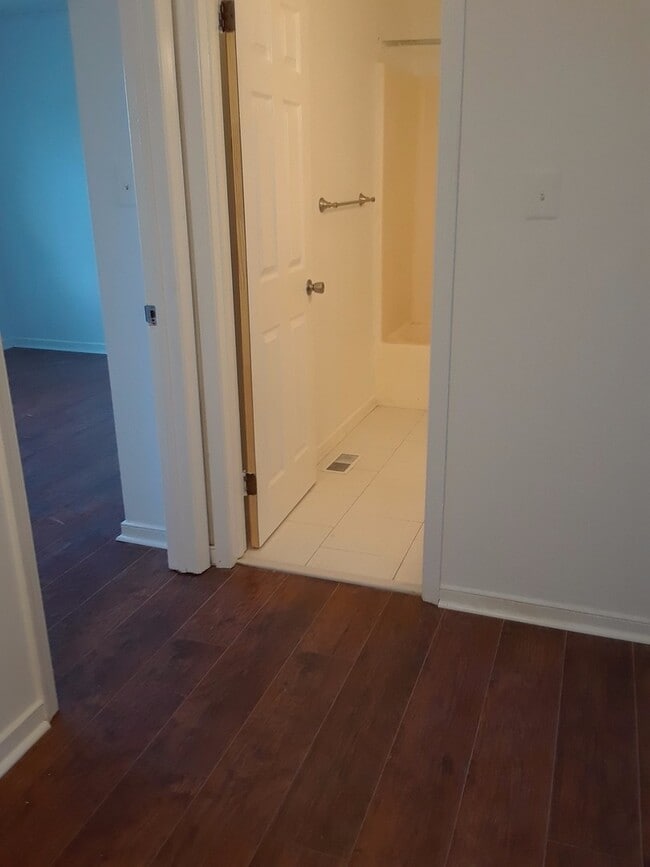 Building Photo - West End, Maymount, Fan Area