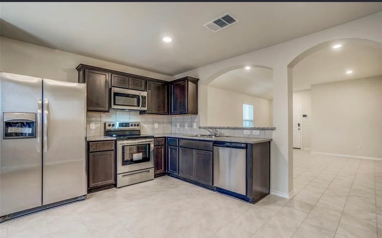 Building Photo - 2426 Lupton