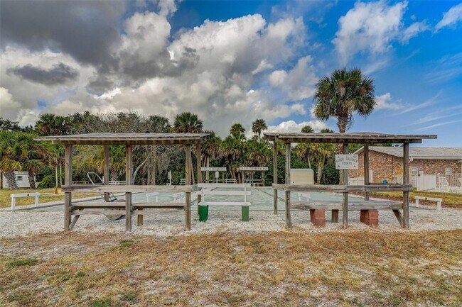 Building Photo - 4391 Maple Ave