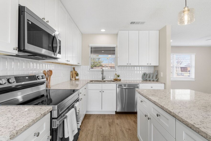 Building Photo - 714 Pleasant Valley Rd