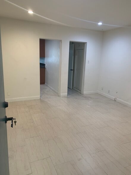 Primary Photo - 1020 Palm Ave