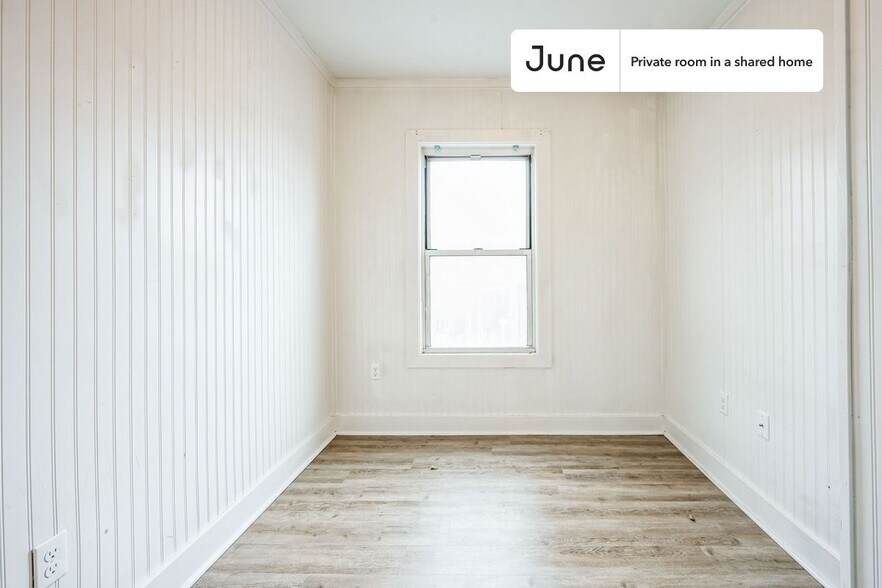 Building Photo - Room in Shared 4 bed/1.5 bath home