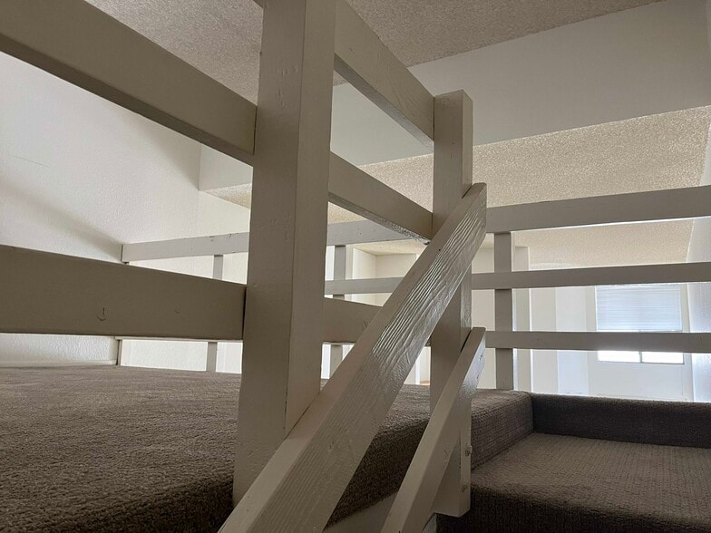 loft - 616 Veteran Ave
