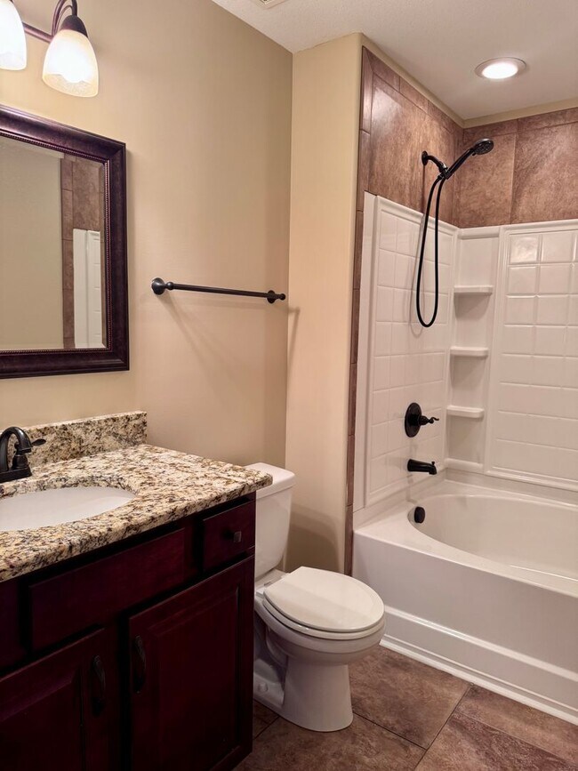 Building Photo - Beautiful Home Located in Farmington Subdivision. 3 Bedrooms, 3.5 baths, Bonus with Wet Bar!