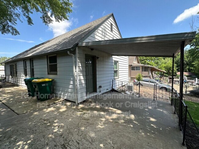 Building Photo - 4045 S Minnie St