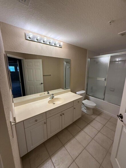 Building Photo - 2806 Veronia Dr