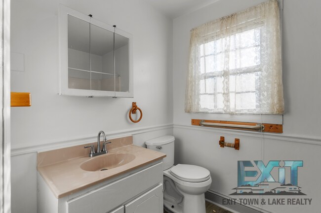 Building Photo - Freshly Renovated 2 Bedroom Rental in Warren County