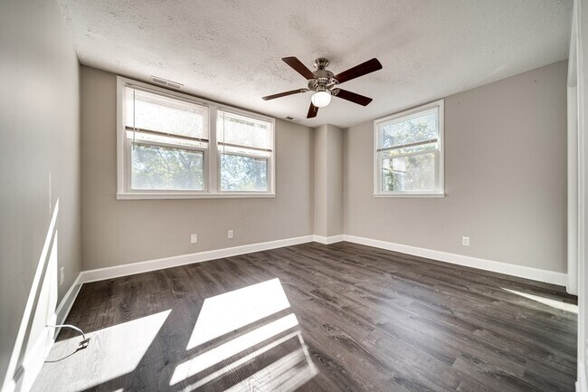 Building Photo - 1010 Carolyn Ave