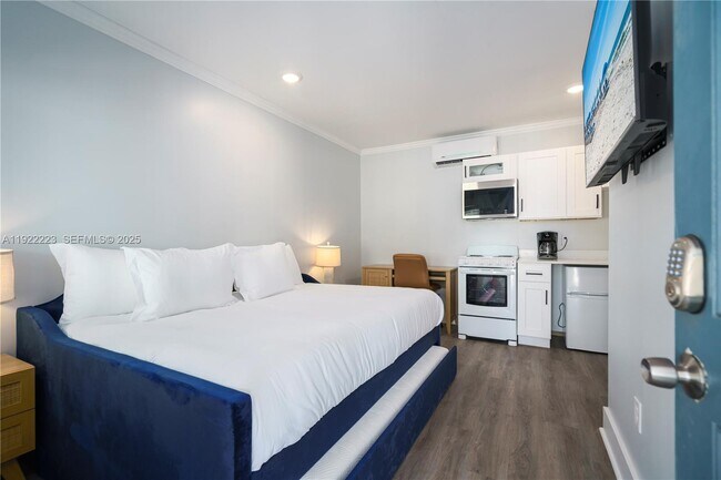 Building Photo - 17784 Front Beach Rd