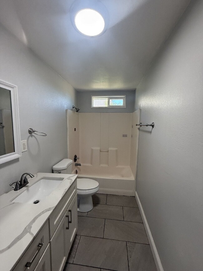 Building Photo - Charming 4-Bedroom, 2-Bath Country Home wi...