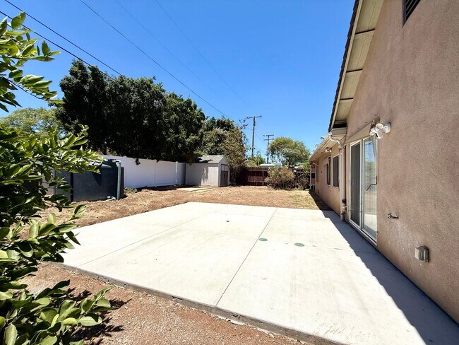 Building Photo - 3714 Fairway Dr