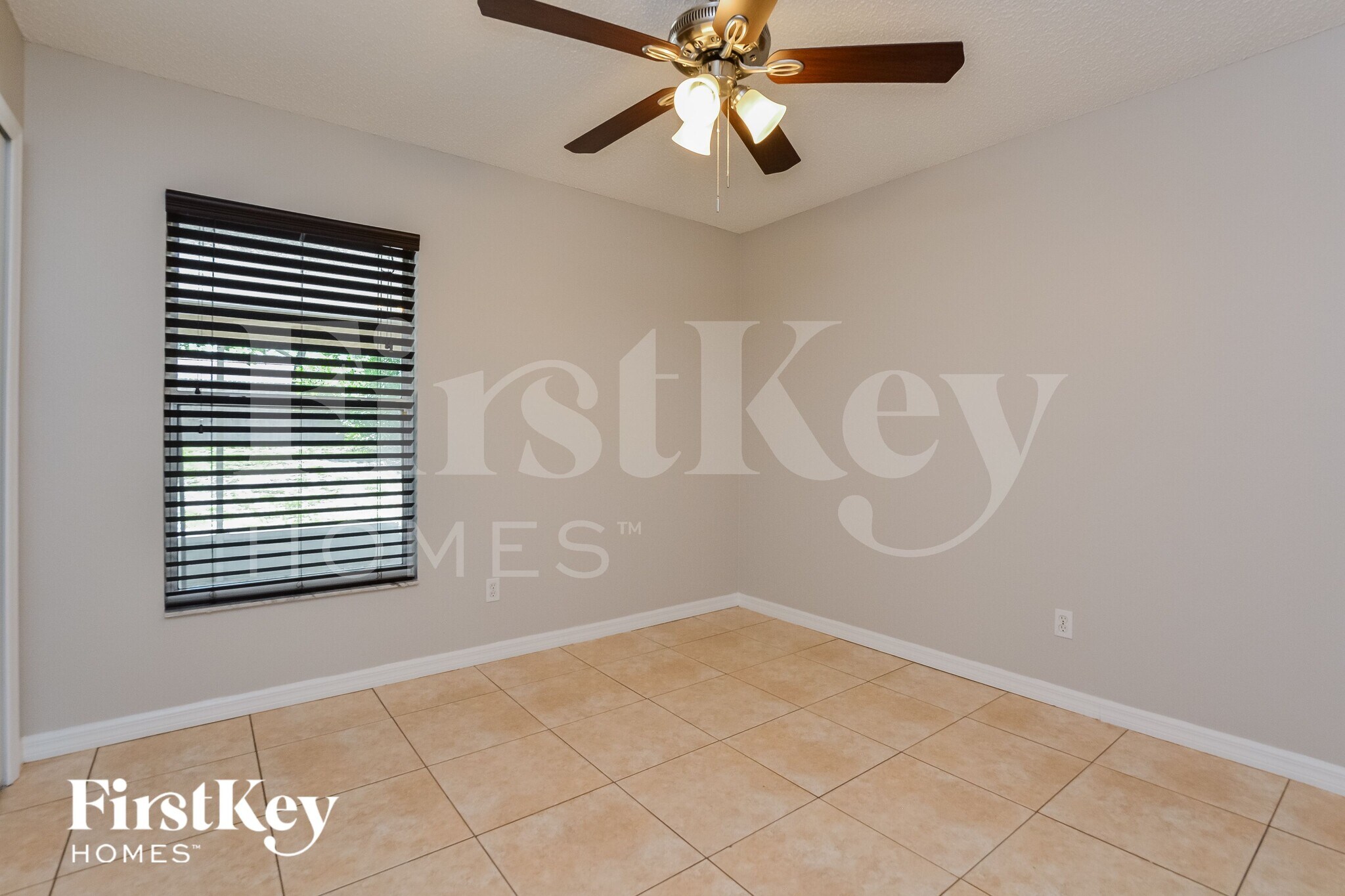 Building Photo - 569 N Apache Cir