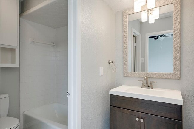 Building Photo - 801 Grassy Knoll