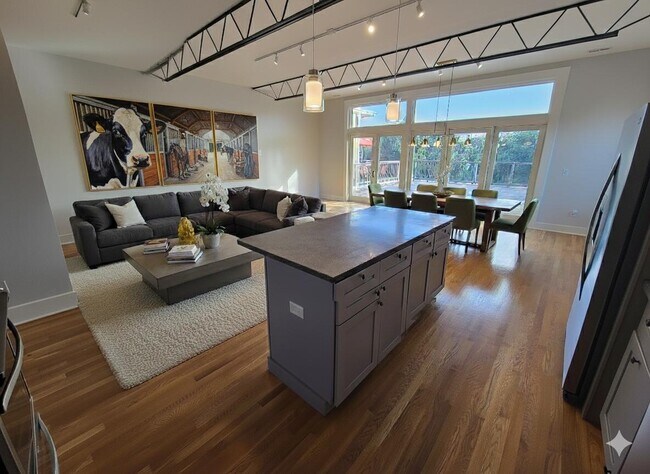 Building Photo - 111 W Main St