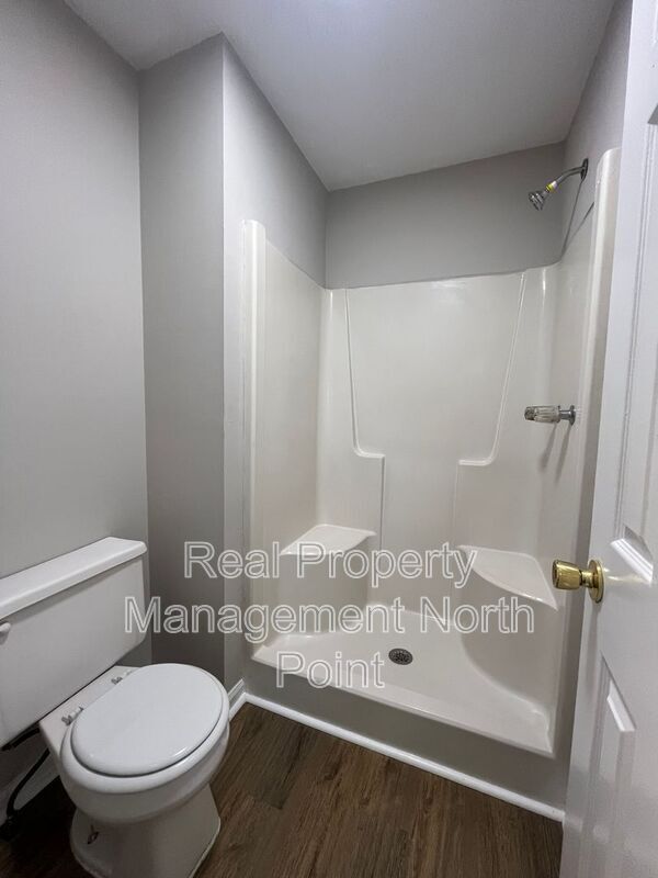 Building Photo - 5843 Summerglen Ln
