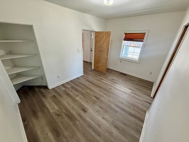 Building Photo - JAK Duplex