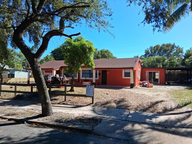 Building Photo - 522-552 52nd St